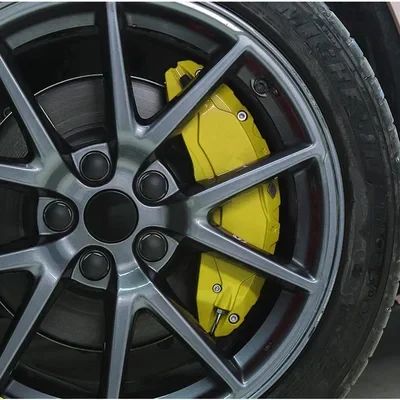 طلاء كليبرات الفرامل عالي الحرارة: طقم متكامل لمظهر رياضي احترافي